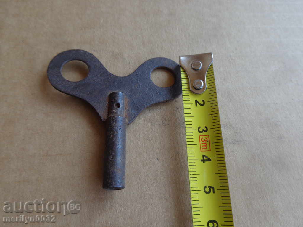 Key for an old clock with price 18.00 BGN | € 9.20 Key for an old clock with price 18.00 BGN | € 9.20