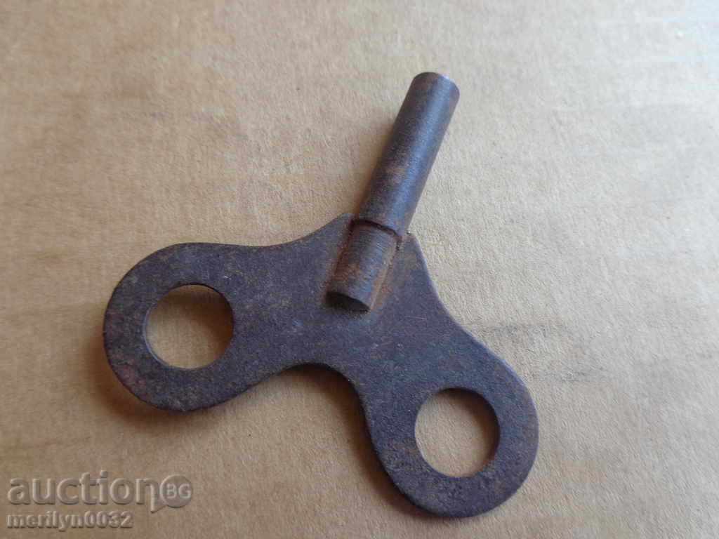 Delivery of Key for an old clock Delivery of Key for an old clock