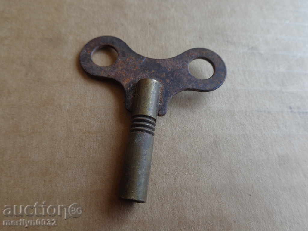 Delivery of Key for an old clock Delivery of Key for an old clock