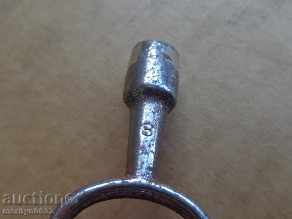 Key for an old clock with price 22.00 BGN | € 11.25 Key for an old clock with price 22.00 BGN | € 11.25