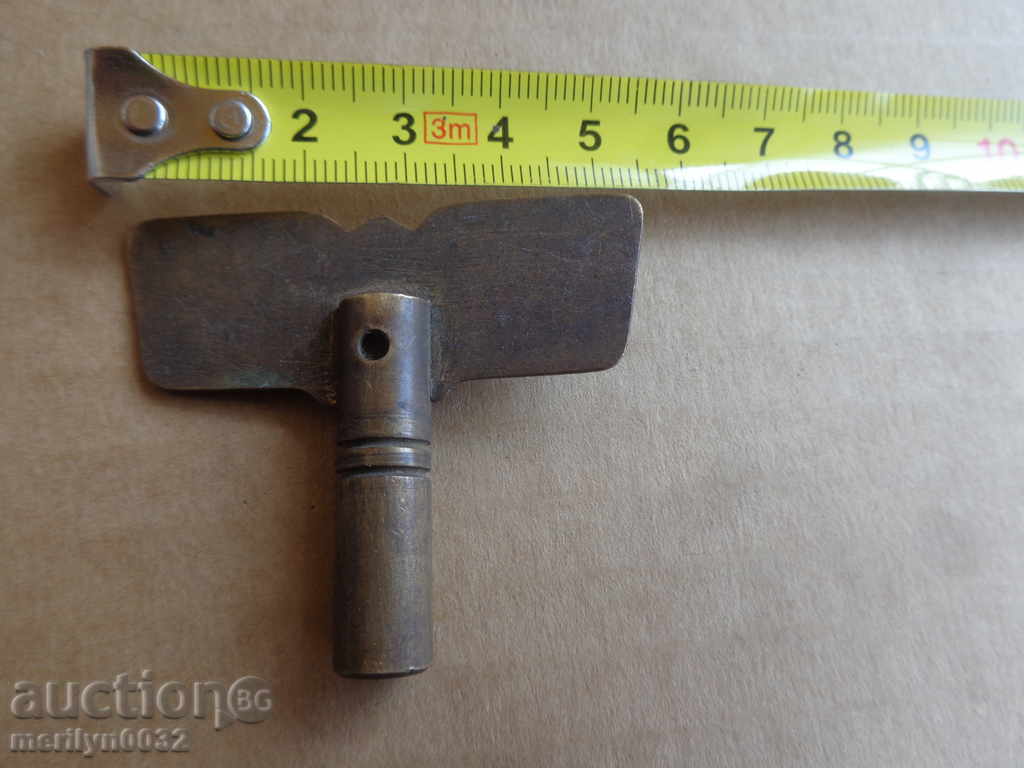 Delivery of Key for an old clock