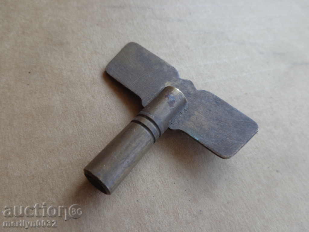 Key for an old clock - 5