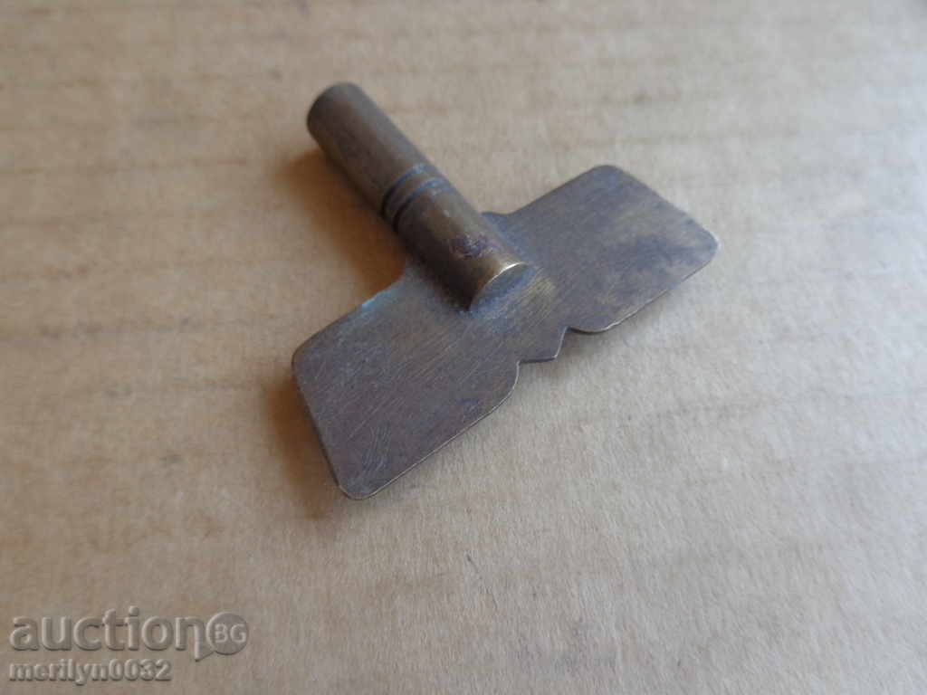 Key for an old clock - 7