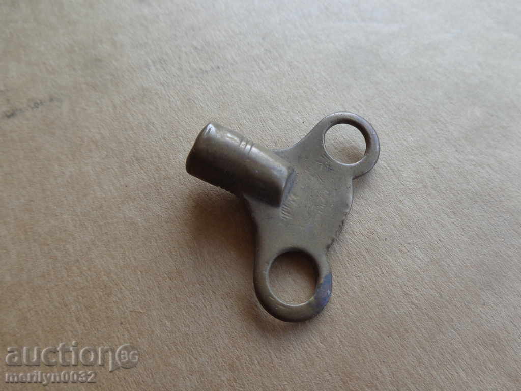 Key for an old clock with price 22.00 BGN | € 11.25 Key for an old clock with price 22.00 BGN | € 11.25