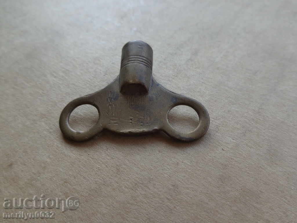 Delivery of Key for an old clock Delivery of Key for an old clock