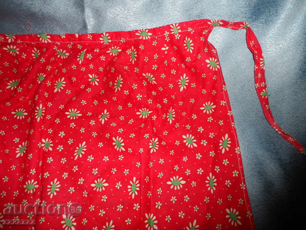 Червена Престилка с цена 10.00 лв. | € 5.11 Червена Престилка с цена 10.00 лв. | € 5.11