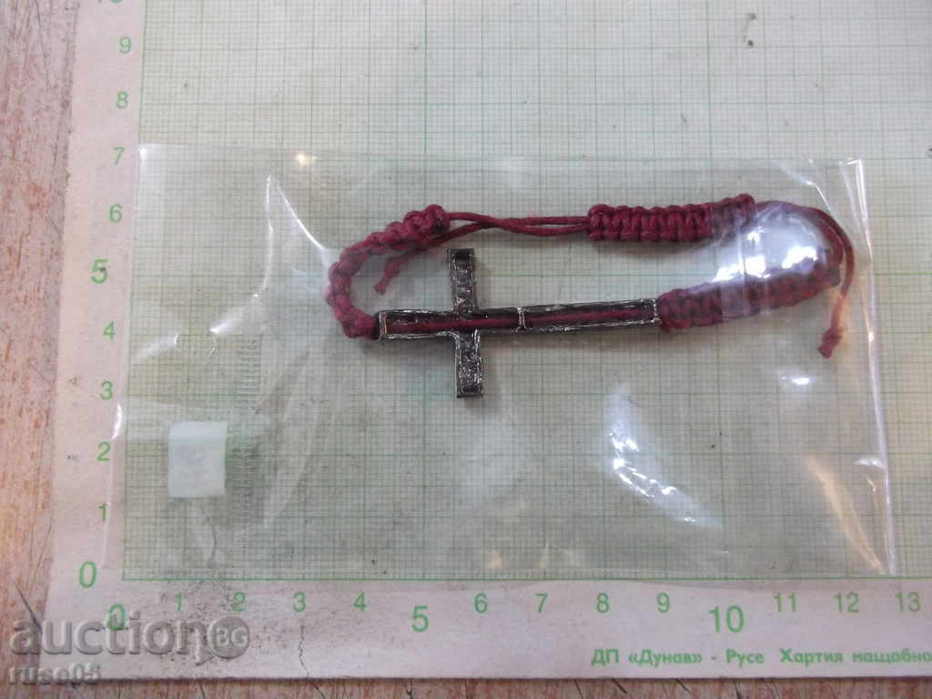 Delivery of Bracelet cross by hand