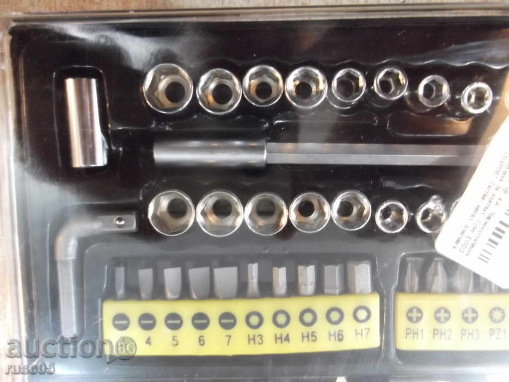 Auction Screwdriver set with bits "FIELDMANN - FDS - 1009-41R" Auction Screwdriver set with bits "FIELDMANN - FDS - 1009-41R"