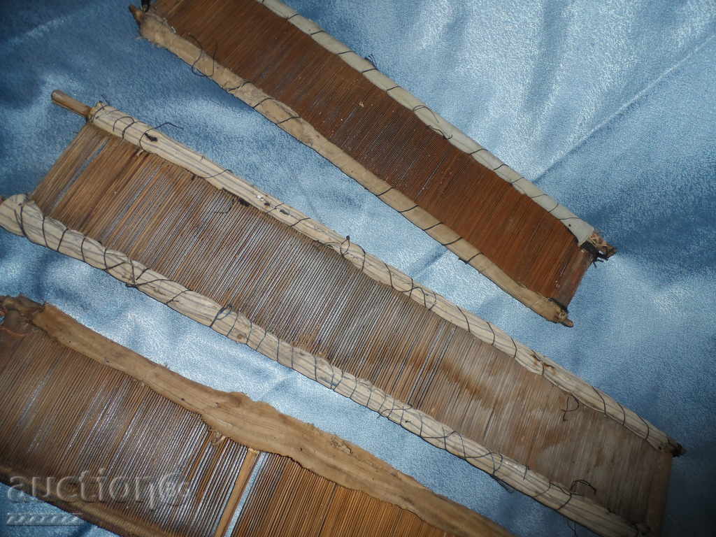 Delivery of combs for a wooden loom Delivery of combs for a wooden loom