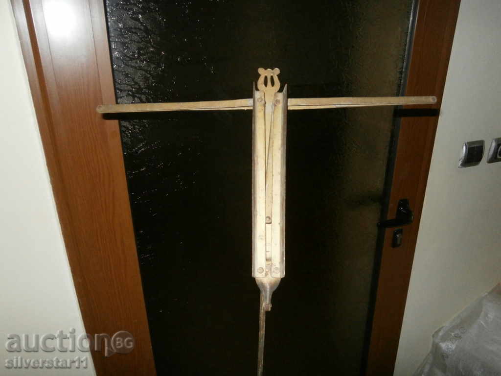 Delivery of stand stand for score RETRO 20s ART DECO tripod Delivery of stand stand for score RETRO 20s ART DECO tripod