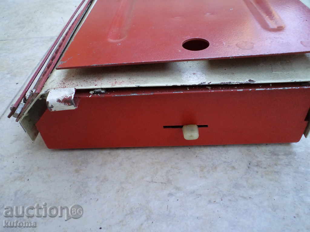 Auction Old weight scales Auction Old weight scales