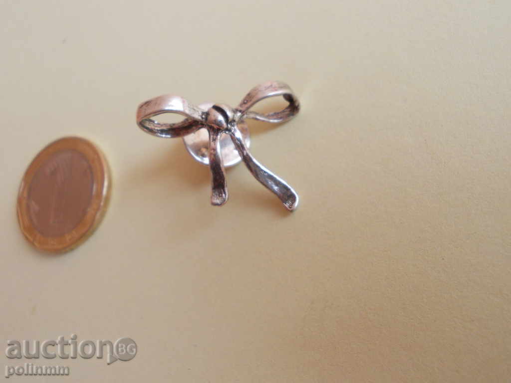 a small silver brooch with price 10.00 BGN | € 5.11 a small silver brooch with price 10.00 BGN | € 5.11