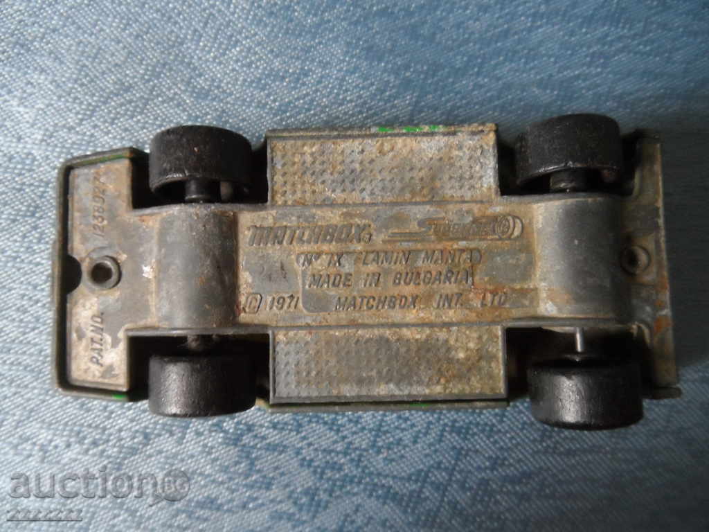 Auction old metal cart Auction old metal cart