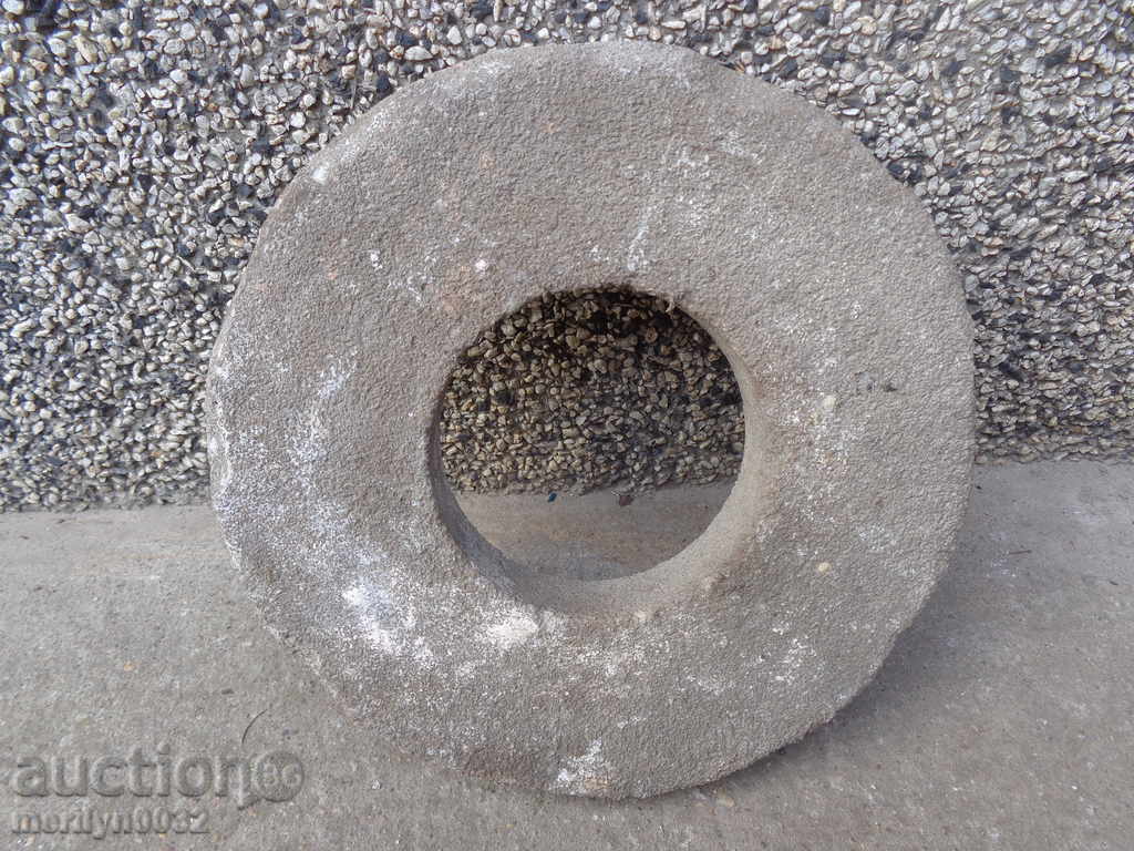 Старинен каменен диск, колело за точене точило