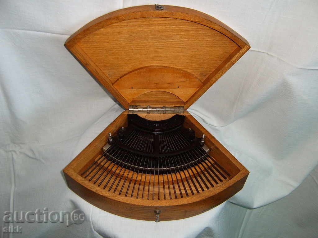 Delivery of typewriter "ADLER" with two fonts Delivery of typewriter "ADLER" with two fonts