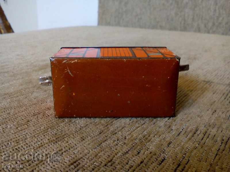 Delivery of Old metal wagon Delivery of Old metal wagon