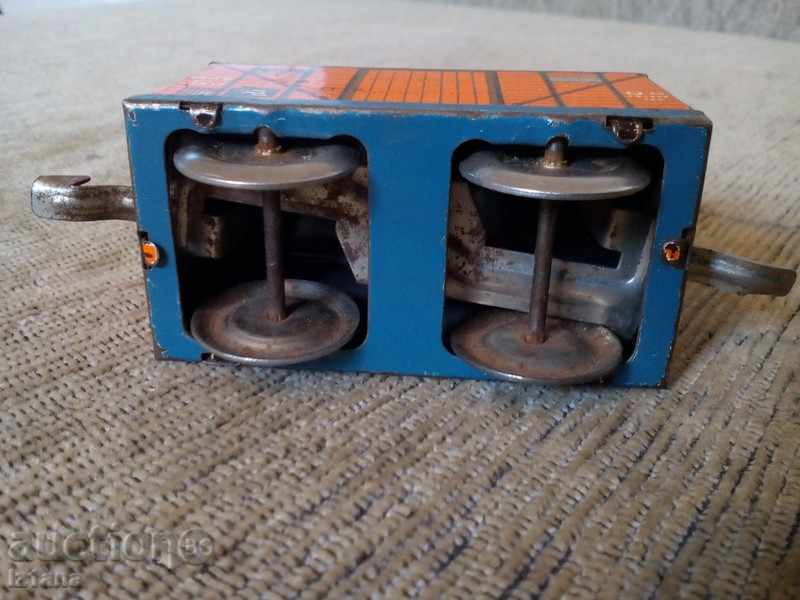 Old metal wagon - 5 Old metal wagon - 5