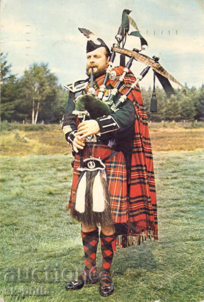 Postcard Folklore - Scottish costume, bagpipe