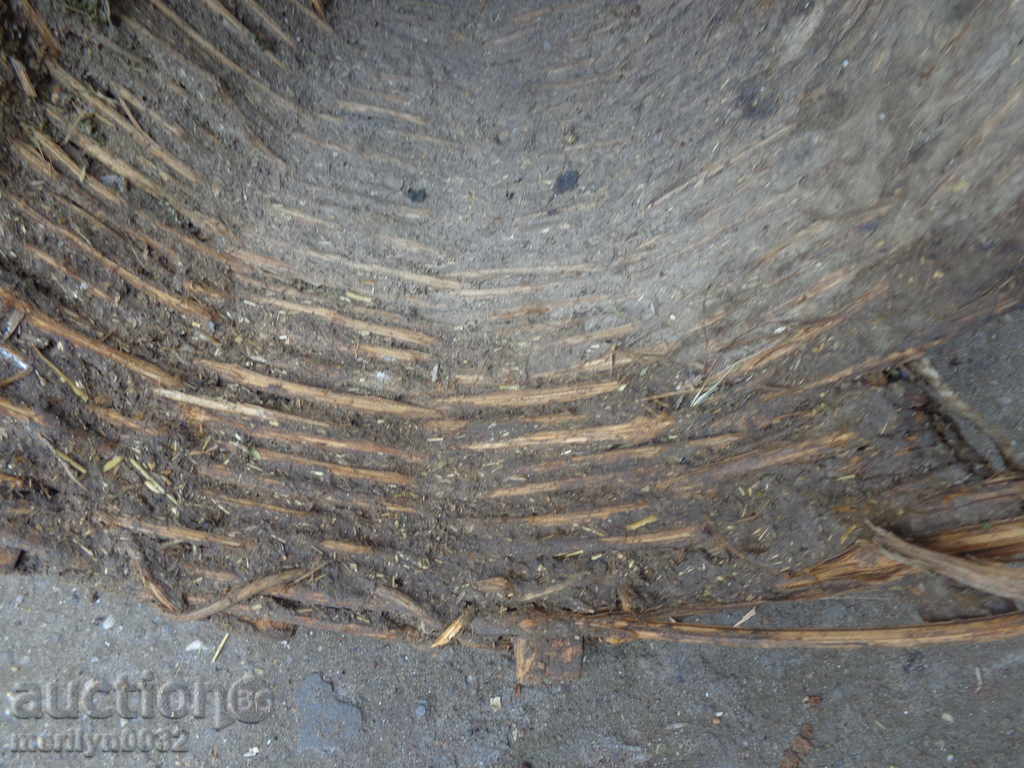 Delivery of Very old knit hive threshing basket wooden basket primitive Delivery of Very old knit hive threshing basket wooden basket primitive