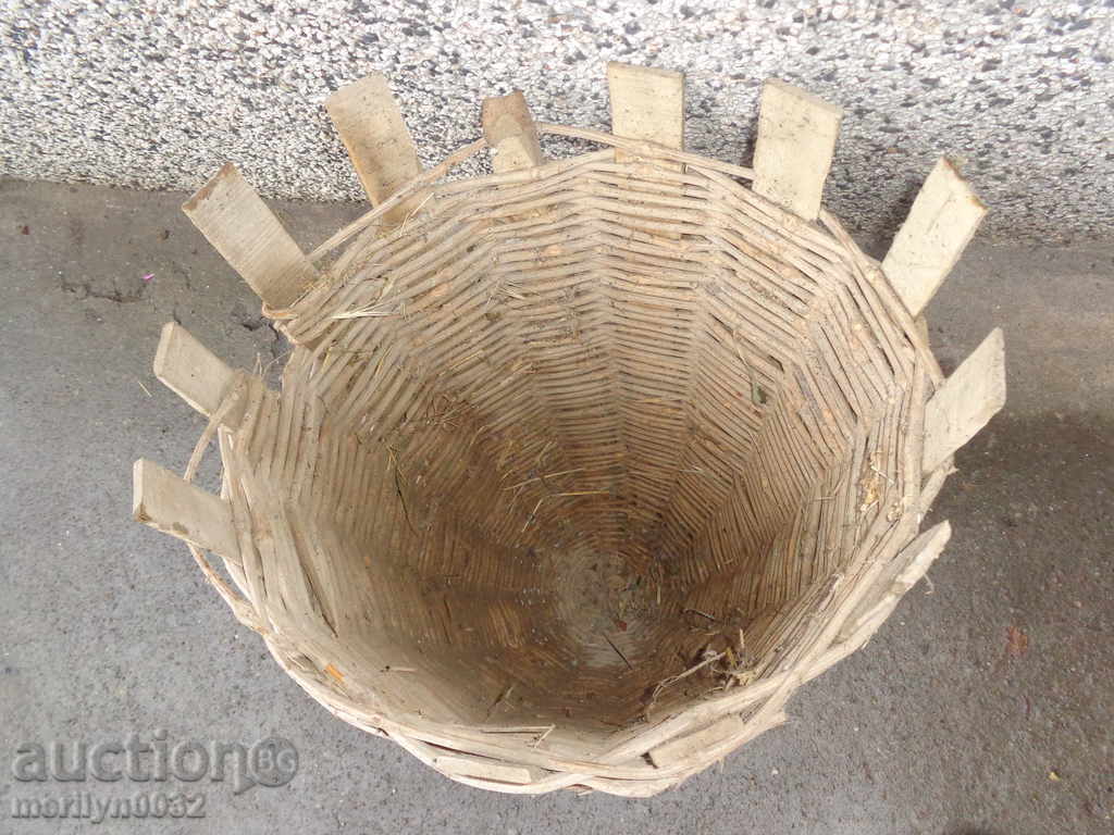 Delivery of Very old knit hive threshing basket wooden basket primitive Delivery of Very old knit hive threshing basket wooden basket primitive
