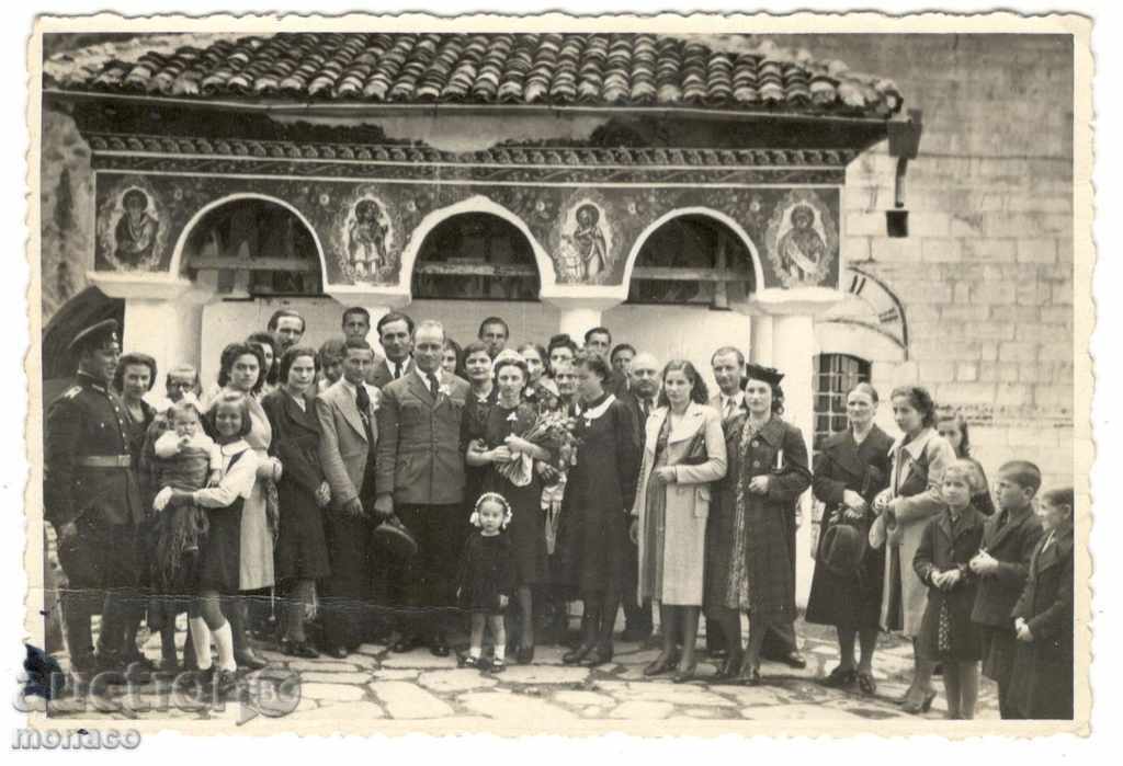Fotografia veche - Sofia, o ceremonie de nuntă în fața unei biserici?