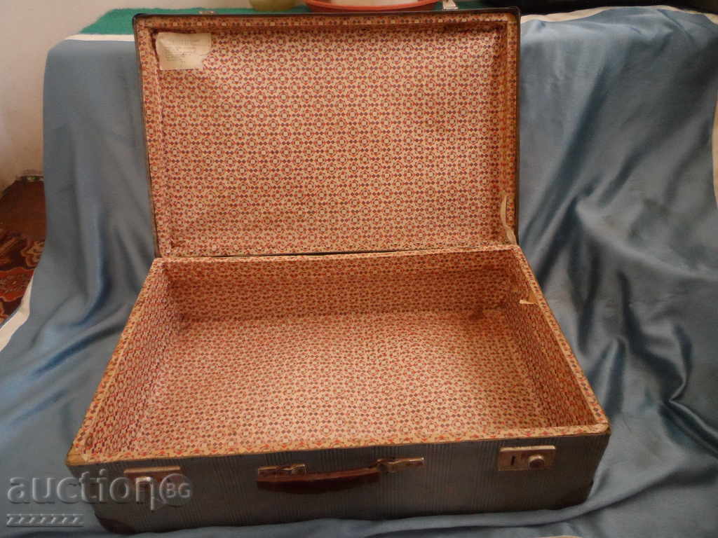 an old suitcase with price 30.00 BGN | € 15.34 an old suitcase with price 30.00 BGN | € 15.34