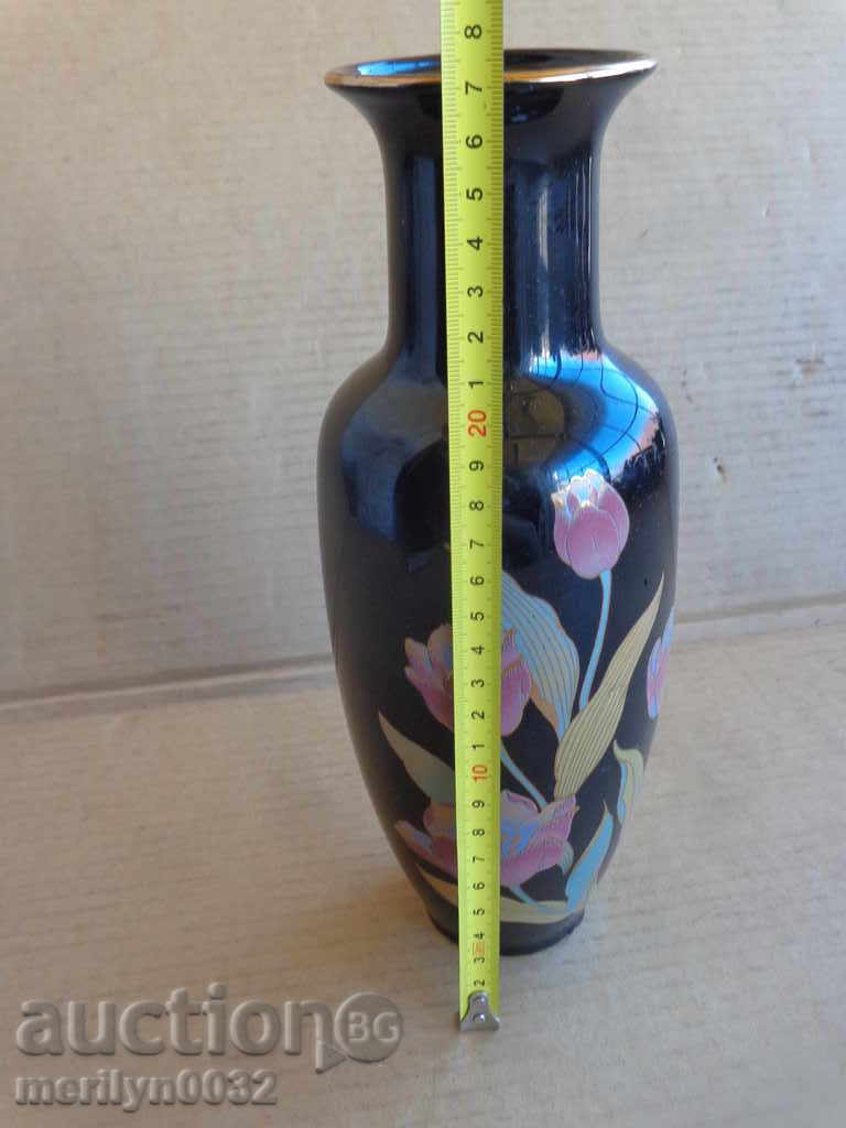 An old porcelain vase, porcelain with price 59.00 BGN | € 30.17 An old porcelain vase, porcelain with price 59.00 BGN | € 30.17