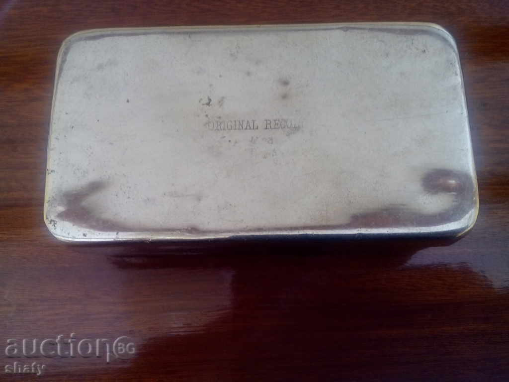 Стара посребрена кутийка за емфие.