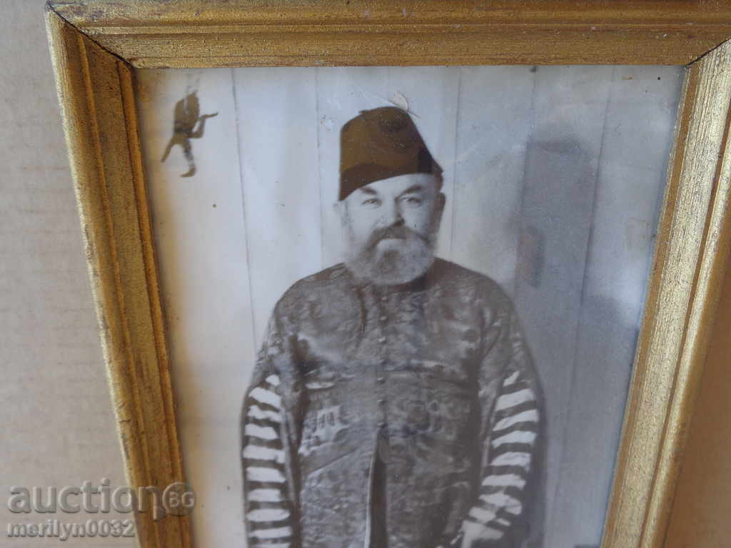 πορτρέτο κορνίζα ενός οπλαρχηγού περίστροφο σπάθη φέσι φωτογραφίας με τιμή 69.00 BGN | € 35.28 πορτρέτο κορνίζα ενός οπλαρχηγού περίστροφο σπάθη φέσι φωτογραφίας με τιμή 69.00 BGN | € 35.28