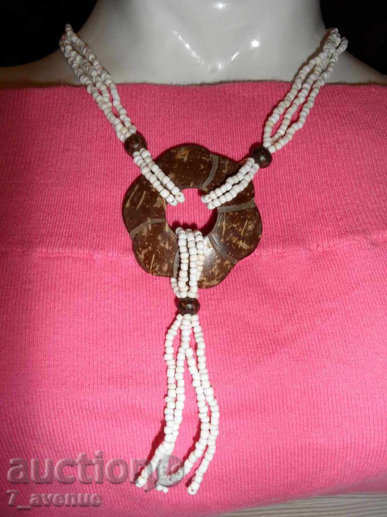 КОЛИЕ от кокос и маниста- 35см, цвете 5,5см, вис.9см