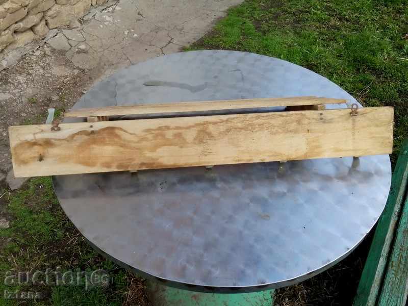 Delivery of An old hanger Delivery of An old hanger