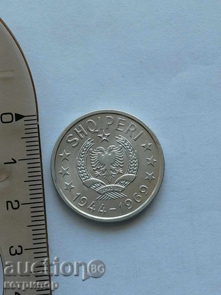 Auction  1 light 1969 Albania