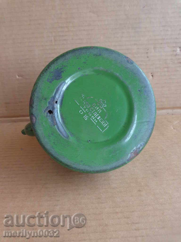 Auction  Enamelled pot, kettle, ketchup, kettle, wounded sod