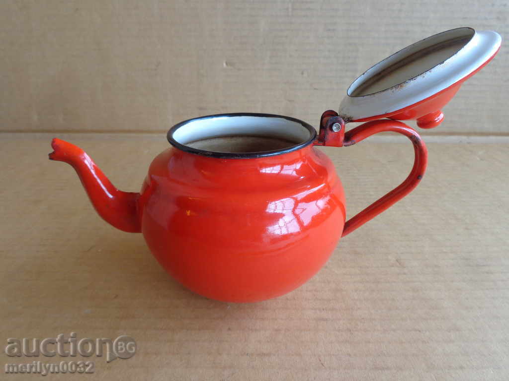 Enamelled pot, kettle, ketchup, kettle, wounded sod with price 35.00 BGN | € 17.90 Enamelled pot, kettle, ketchup, kettle, wounded sod with price 35.00 BGN | € 17.90