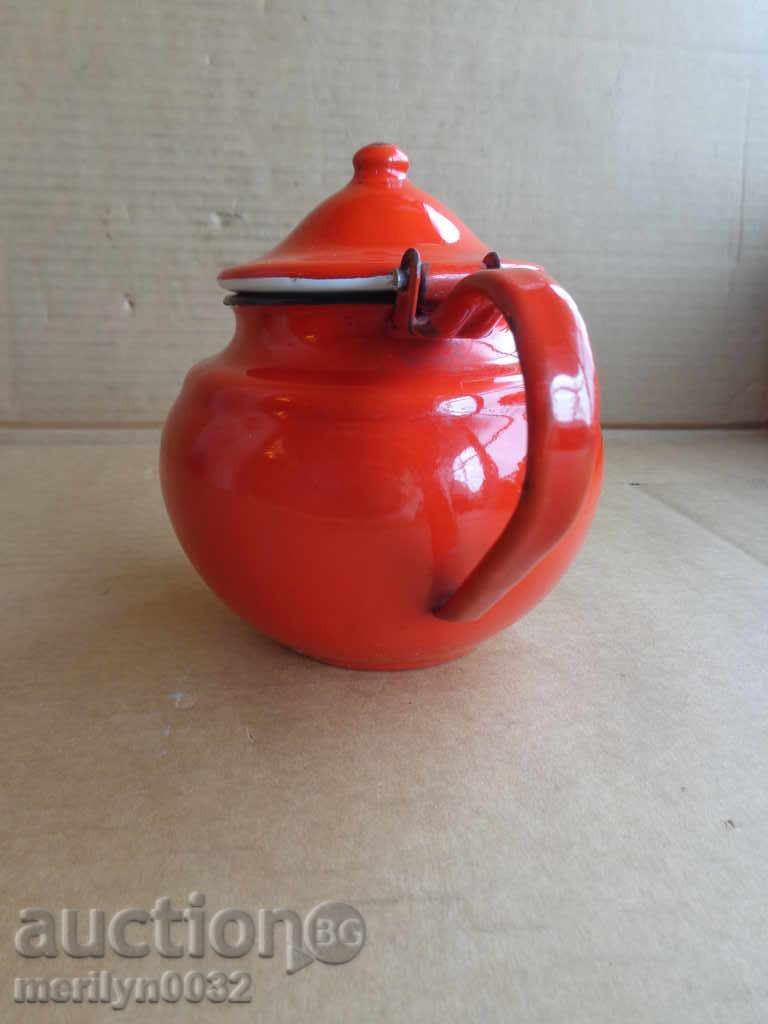 Auction Enamelled pot, kettle, ketchup, kettle, wounded sod Auction Enamelled pot, kettle, ketchup, kettle, wounded sod