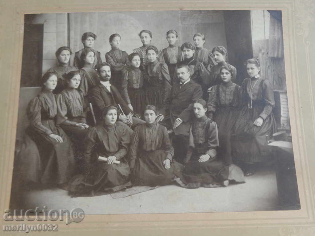 Portrait photo photography virginity class Principality of Bulgaria with price 35.00 BGN | € 17.90 Portrait photo photography virginity class Principality of Bulgaria with price 35.00 BGN | € 17.90