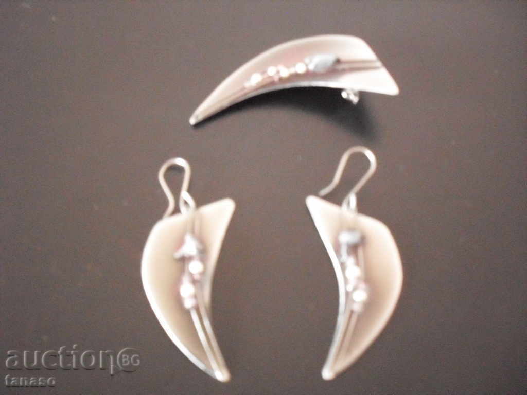 Παράδοση Σετ χειροποίητα σκουλαρίκια και καρφίτσα