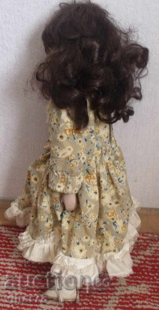 Δημοπρασία κούκλα από πορσελάνη Δημοπρασία κούκλα από πορσελάνη