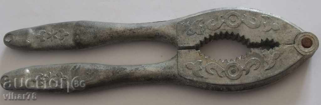 An old shredder with price 24.99 BGN | € 12.78 An old shredder with price 24.99 BGN | € 12.78