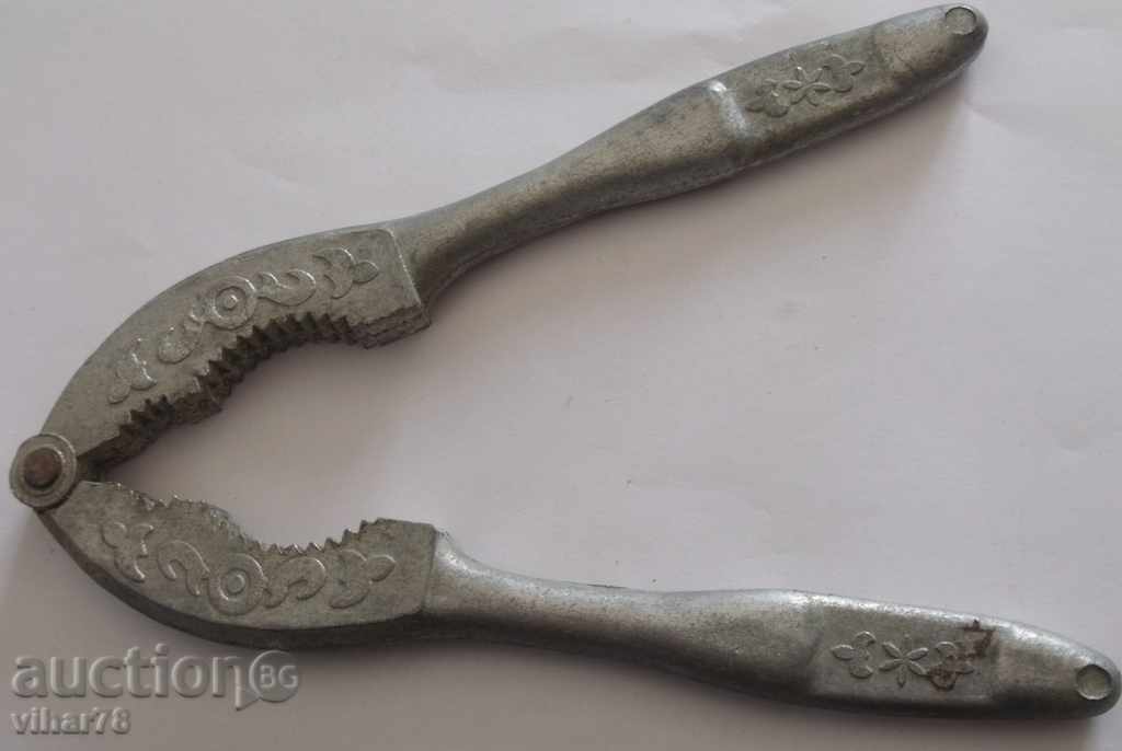 Auction An old shredder Auction An old shredder