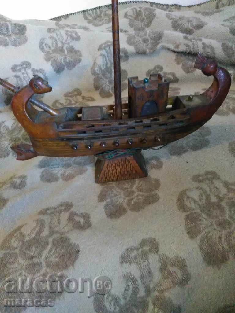 Model de navă din lemn cu preț € 15.00 | 29.34 BGN Model de navă din lemn cu preț € 15.00 | 29.34 BGN