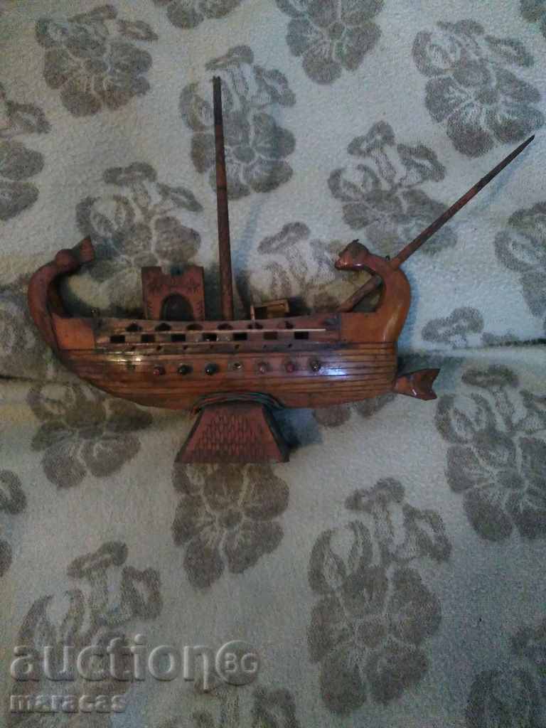 Model de navă din lemn Model de navă din lemn