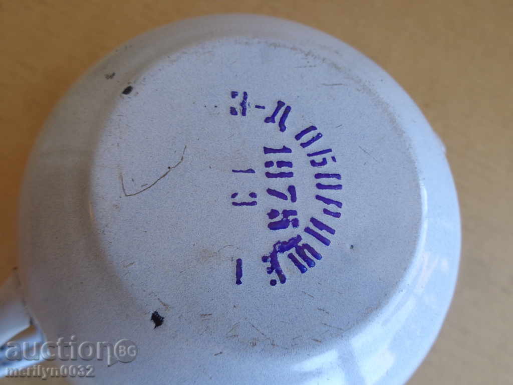 Auction Enamelled pot, kettle, ketchup, kettle, wounded sod Auction Enamelled pot, kettle, ketchup, kettle, wounded sod