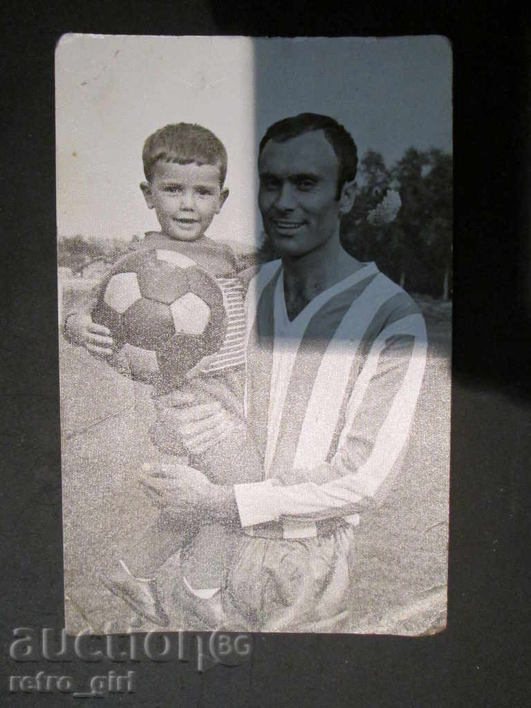 Sell ​​an old photo of a football player !!