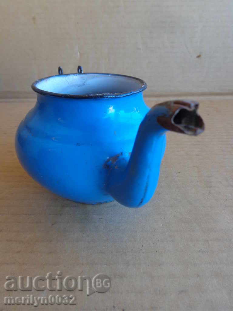 Auction Enamelled teapot kettle, pot with enamel jug Auction Enamelled teapot kettle, pot with enamel jug