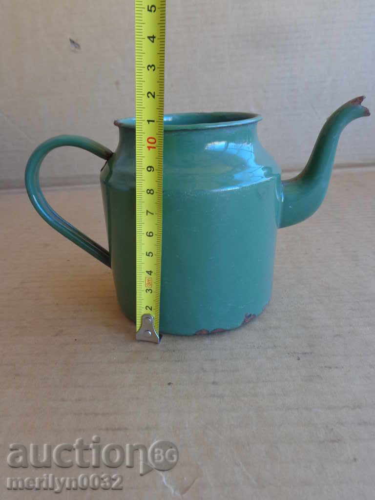 Auction  Enamelled pot, kettle, ketchup, kettle, wounded sod