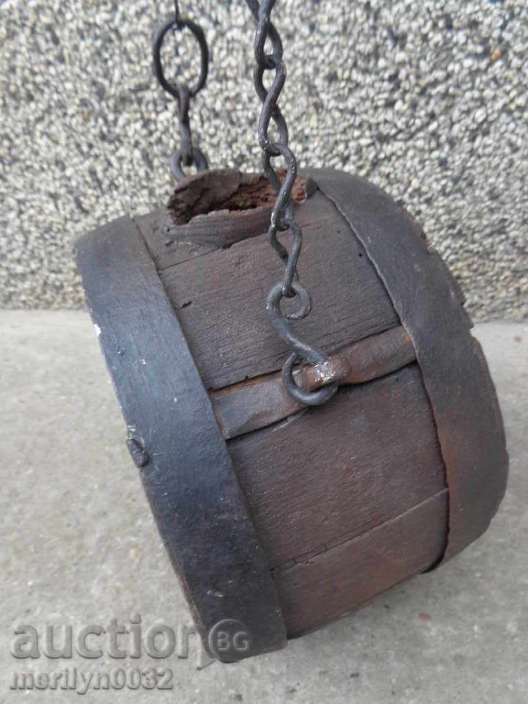 Auction  Old bucket, flask, barrel, crank, wooden