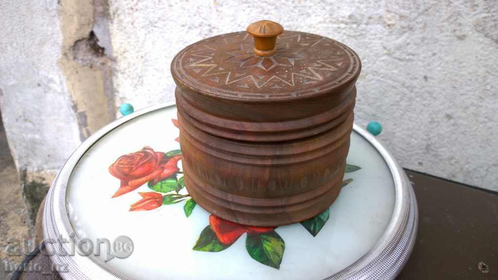 7747. СТАРА ДЪРВЕНА РЕЗБОВАНА КУТИЯ ДЪРВОРЕЗБА с цена 12.00 лв. | € 6.14