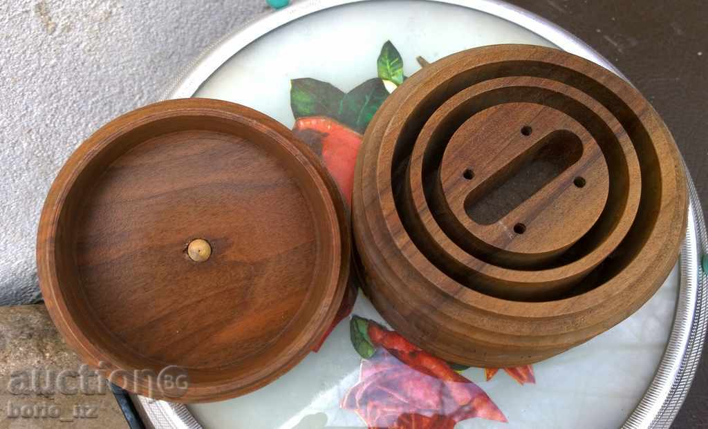 Доставка на 7747. СТАРА ДЪРВЕНА РЕЗБОВАНА КУТИЯ ДЪРВОРЕЗБА