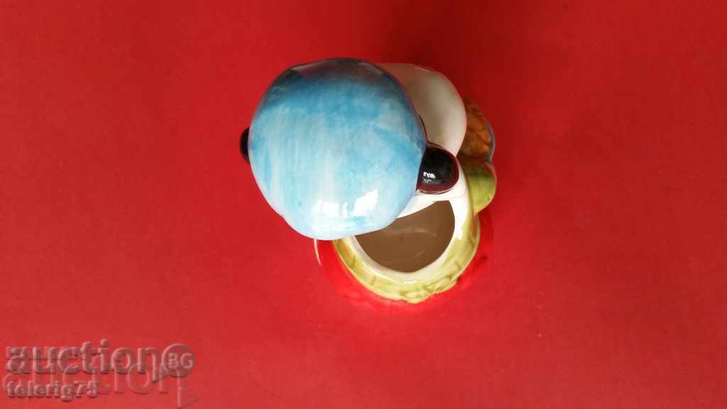 Auction Old Statue for Kitchenware from Porcelain Auction Old Statue for Kitchenware from Porcelain